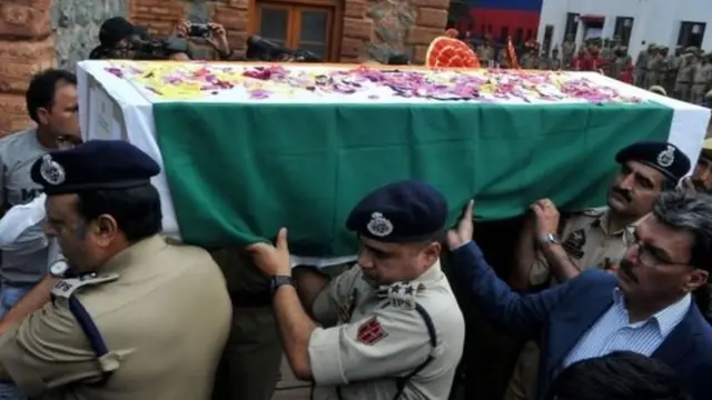 مقامی پولیس اہلکار