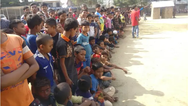 ঢাকায় গন প্রশিক্ষণ ও মহড়ায় জড়ো হয়েছেন বহু মানুষ।