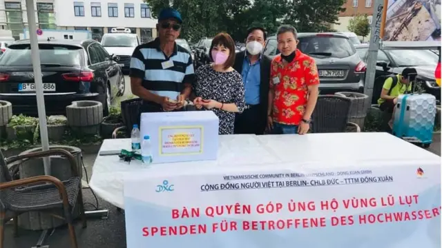 Bàn quyên góp ủng hộ vùng lũ lụt ở Đức của cộng đồng người Việt tại Berlin
