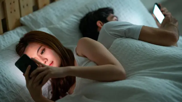 ભાવનાત્મક બેવફાઈની પ્રતીકાત્મક તસવીર