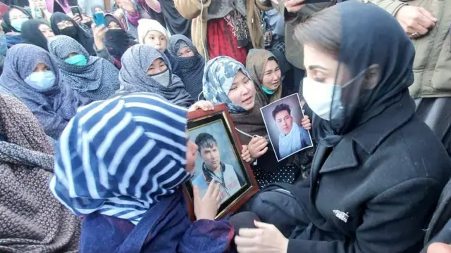 مریم ہزارہ دھرنے میں شریک