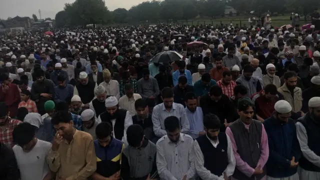 शुजात बुखारी यांची अंत्ययात्रा