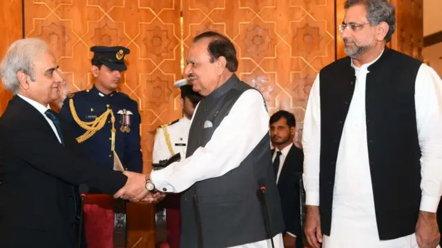 पाकिस्तान के राष्ट्रपति और कार्यवाहक प्रधानमंत्री