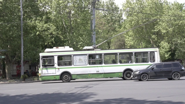 Erivan’da troleybüsler, günümüzde ulaşım sisteminin bir parçası olarak hâlâ kullanılıyor.