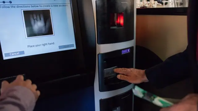 Канада 2013 йили дунёдаги энг биринчи криптовалюта банкоматини очди