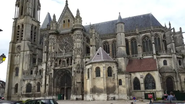 собор Санліської Богоматері