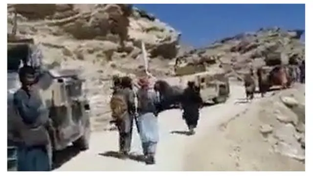 పంజ్‌షీర్ వ్యాలీ ప్రవేశ మార్గం వద్ద తాలిబాన్ ఫైటర్లు