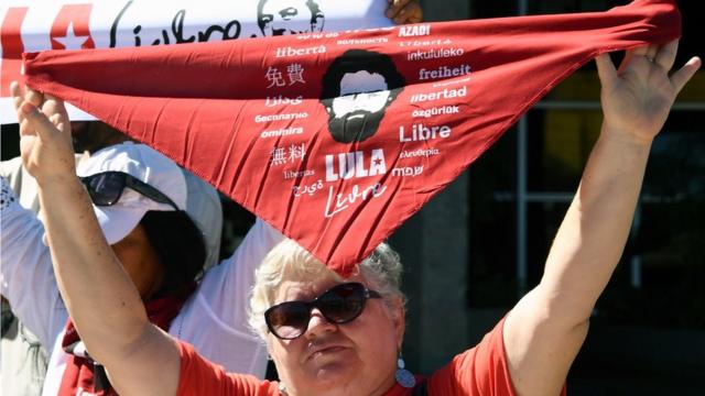 Ato em Curitiba pela libertação de Lula em 10 de junho