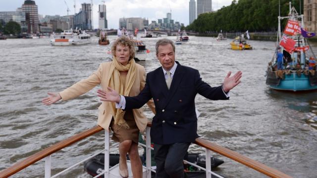 Найджел Фарадж і Кейт Хой у човні на Темзі