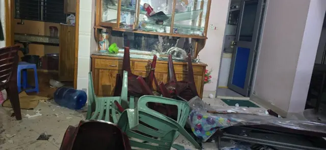 সাবেক মন্ত্রী আ ক ম মোজাম্মেলের বাসায় ভাঙচুর চালানো হয়