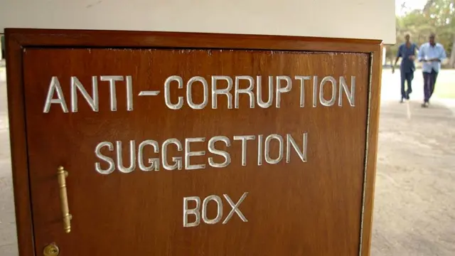 В Кении, известной высоким уровнем государственной коррупции, игроки поначалу давали незнакомцу меньше денег