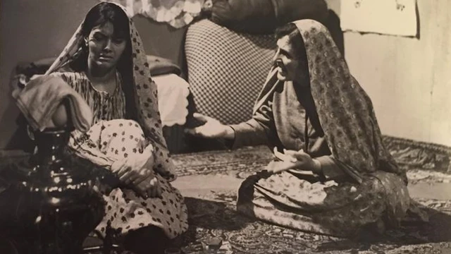 فخری خوروش و عصمت صفوی در نمایش عروس نوشته فریده فرجام به کارگردانی جعفر والی