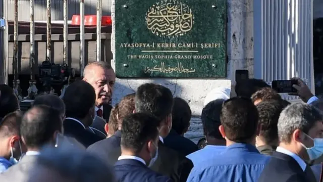 Erdogan membuka "Masjid Agung Hagia Sophia" Kamis (23/07).