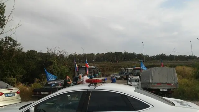 Заблокированная колонна тракторов