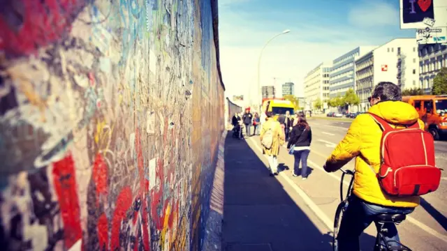 Для остальных стран Европы и мира Германия по-прежнему остается землей изобилия и притягивает к себе молодежь со всего света