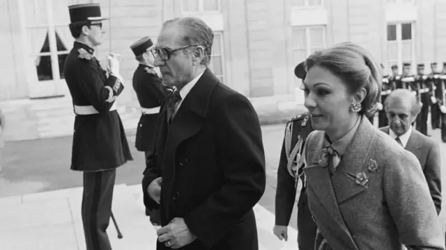 Иранский шах Мохаммед Реза Пехлеви с супругой в Елисейском дворце (ноябрь 1977 года)