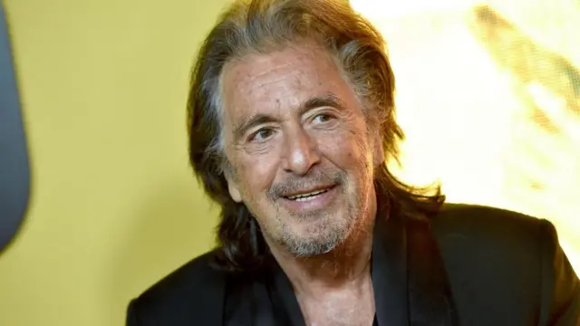 Один из упреков в адрес создаталей фильма состоял в том, что в роли главного "Охотника" Мейера Оффермана был снят актер не еврейского, а итальянского происхождения - Аль Пачино.