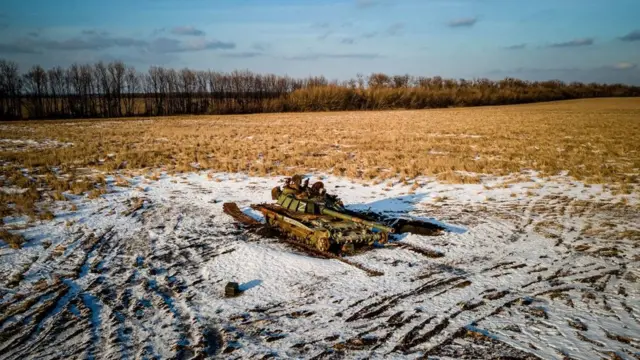 Танк в поле