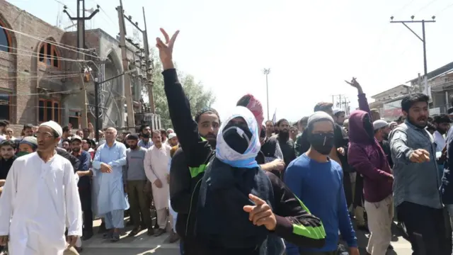 కశ్మీరీ నిరసనకారులు