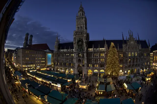 จัตุรัสมาเรียนพลาสท์ นครมิวนิค ประเทศเยอรมนี