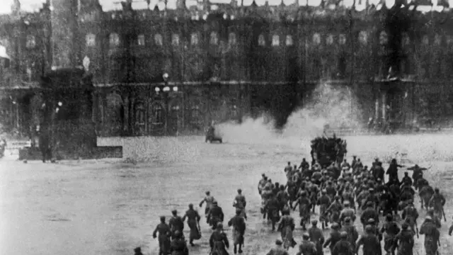 Кадр из фильма Сергея Эйзенштейна "Октябрь", снятого в 1927 г.