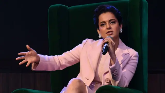 કંગનાએ 17 વર્ષની ઉંમરે ‘ગૅંગસ્ટર’ જેવી ફિલ્મથી પોતાની ફિલ્મી કારકિર્દીની શરૂઆત કરી હતી