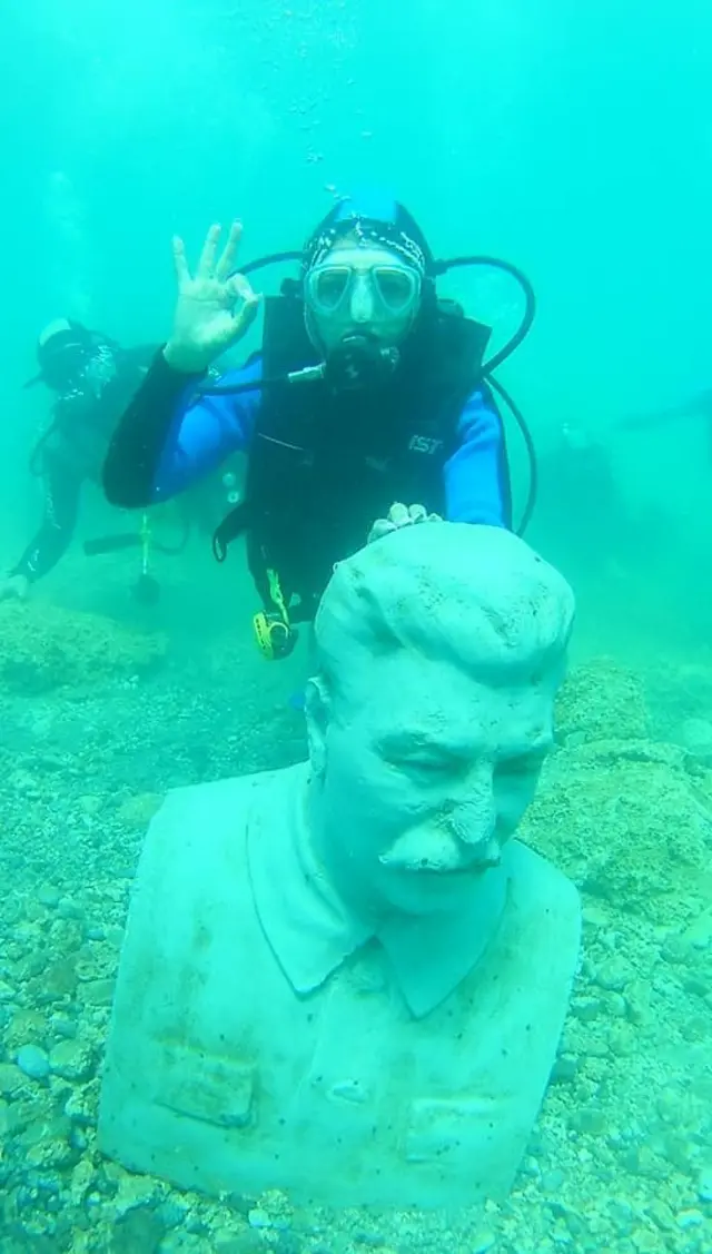 памятник Сталину на дне Иссык-Куля