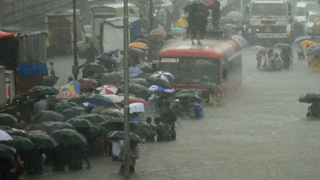 นครมุมไบเผชิญกับอุทกภัยครั้งร้ายแรงเมื่อเดือนที่ผ่านมา