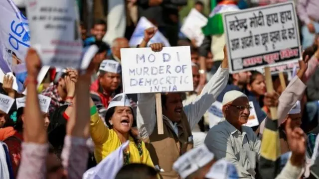 මෝඩි ප්රජාතන්ත්රවාදයේ සතුරකු බවයි විරෝධතාවාදීන් පවසන්නේ