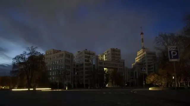 Бир неча шаҳарлар чироқсиз қолди.