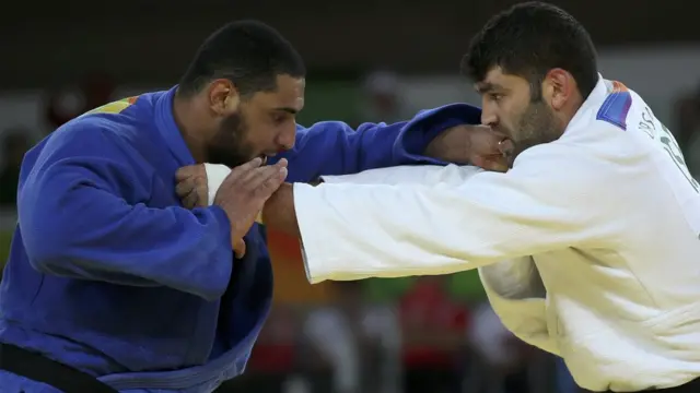 Or Sasson (derecha) e Islam El Shehaby en pleno combate