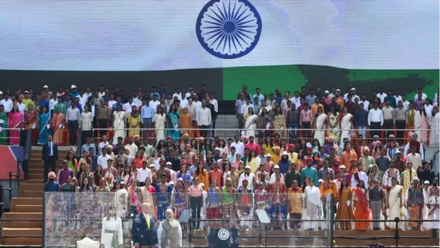 கிரிக்கெட் அரங்கத்தில் டிரம்ப்