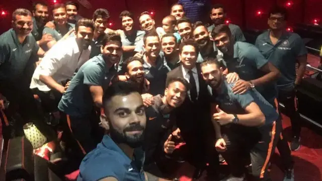 सचिन के साथ भारतीय टीम