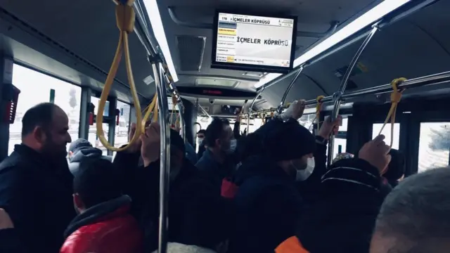 İşçiler, ulaşım konusunda da sorun yaşıyor.