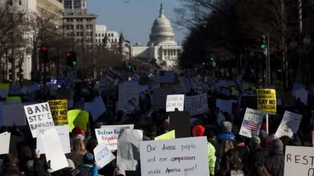 د سفر بندیز پروړاندې ډېر لاریونونه وشول