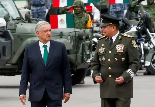 López Obrador y Luis Sandoval