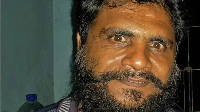 মাস্টার বাহিনীর দলনেতা কাদের মাস্টার। আত্মসমর্পনের আগে।