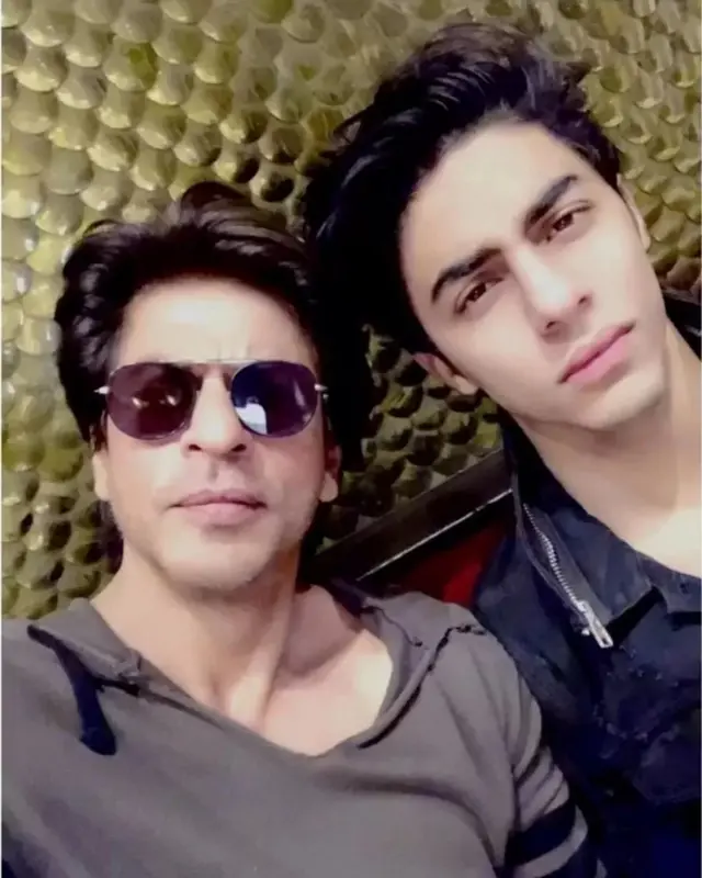 Shah Rukh Khan iyo wiilkiisa Aryan