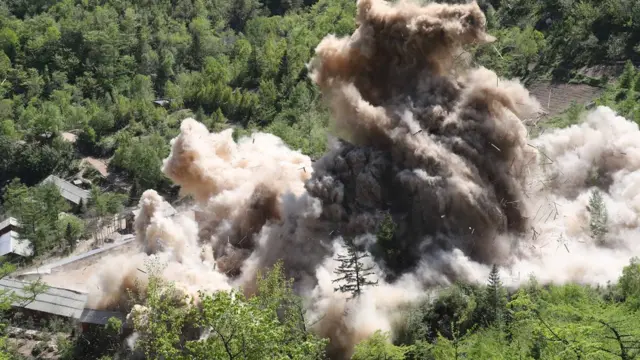 지난 5월 북한 핵무기연구소 관계자들이 함경북도 길주군 풍계리 핵실험장 폐쇄를 위한 폭파작업을 했다