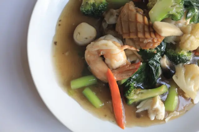 ราดหน้าทะเล