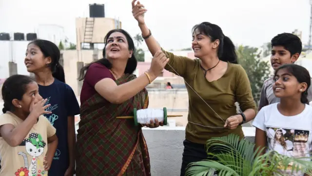 மகளிர் மட்டும்