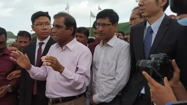 টেকনাফের নোয়াপাড়া ক্যাম্পে যৌথ সংবাদ সম্মেলন করেন প্রত্যাবাসন কর্মকর্তারা