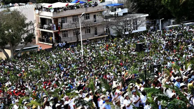 Faithfuls attend the mass lead by the Pope (unseen) at the Monument of Mary Queen of Peace, Port Louis, Mauritius, on September 9, 2019