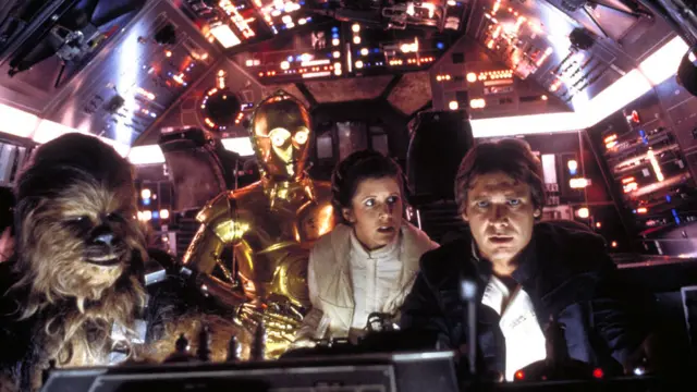 Peter Mayhew, Anthony Daniels, Carrie Fisher y Harrison Ford en El Imperio Contraataca