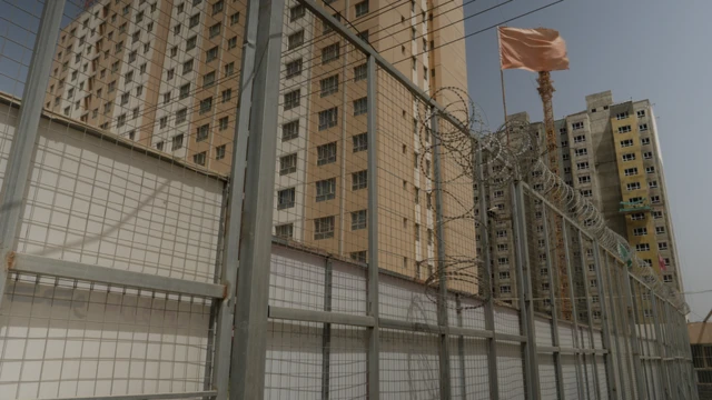 این یکی از کمپ‌های نگه‌داری اجباری ایغورها در منطقه شیانجینگ در غرب چین است