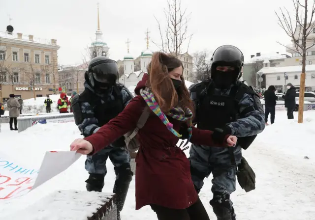 بازداشت یکی از مخالفان در مرکز مسکو