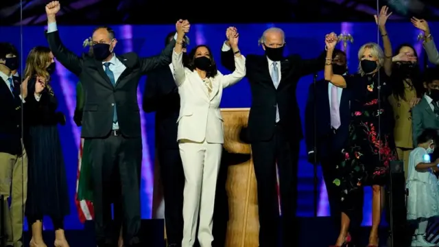 Emhoff y Harris junto con Joe Biden y Jill Biden.