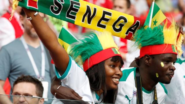 Trocedores senegaleses no estádio durante a partida entre Senegal e Polônia na Copa do Mundo da Rússia