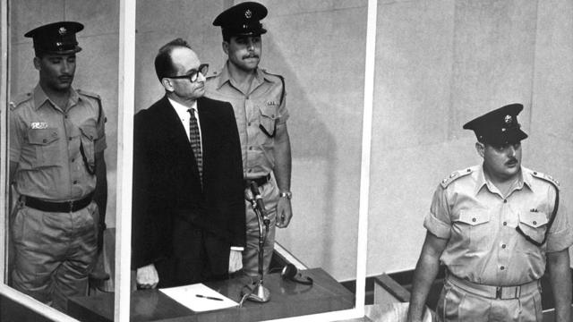 Adolf Eichman durante su juicio.