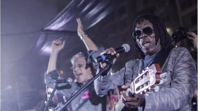 Milton Nascimento e Caetano Veloso em ato no Rio em 28 de maio de 2017